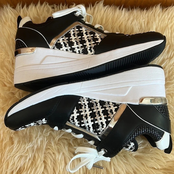 NWOB Michael Kors Georgie Trainer Sz-9 - Picture 4 of 10